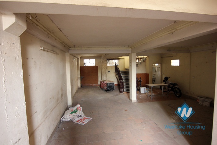 3 floors office for rent in Tayho area.